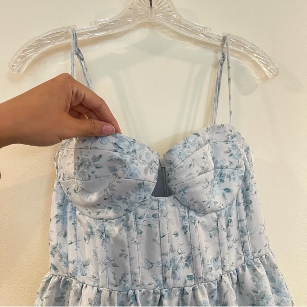 Maison Amory The Windsor Blue Floral Sweetheart Neckline Gown in Morning Dew M - Picture 3 of 10